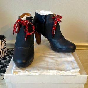 Anthropologie Lucky Penny Suede and Leather Platform Bootie in Navy size 7.5.